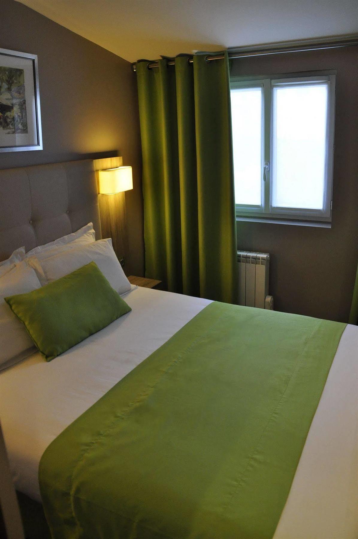 Hotel Floridor Etoile Aulnay-sous-Bois Exteriör bild